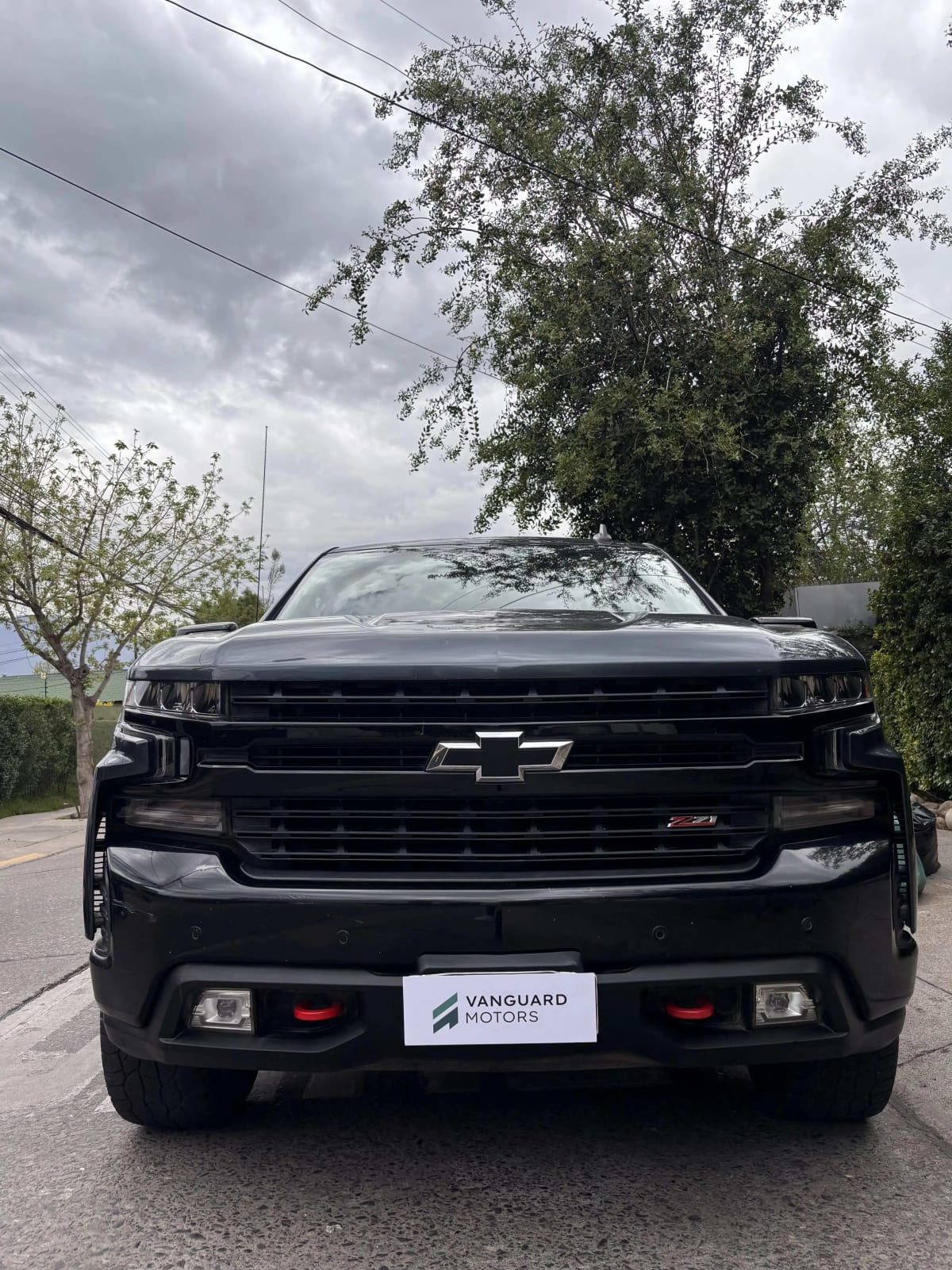 2020 Chevrolet Silverado Z71 Gris - Imagen 1