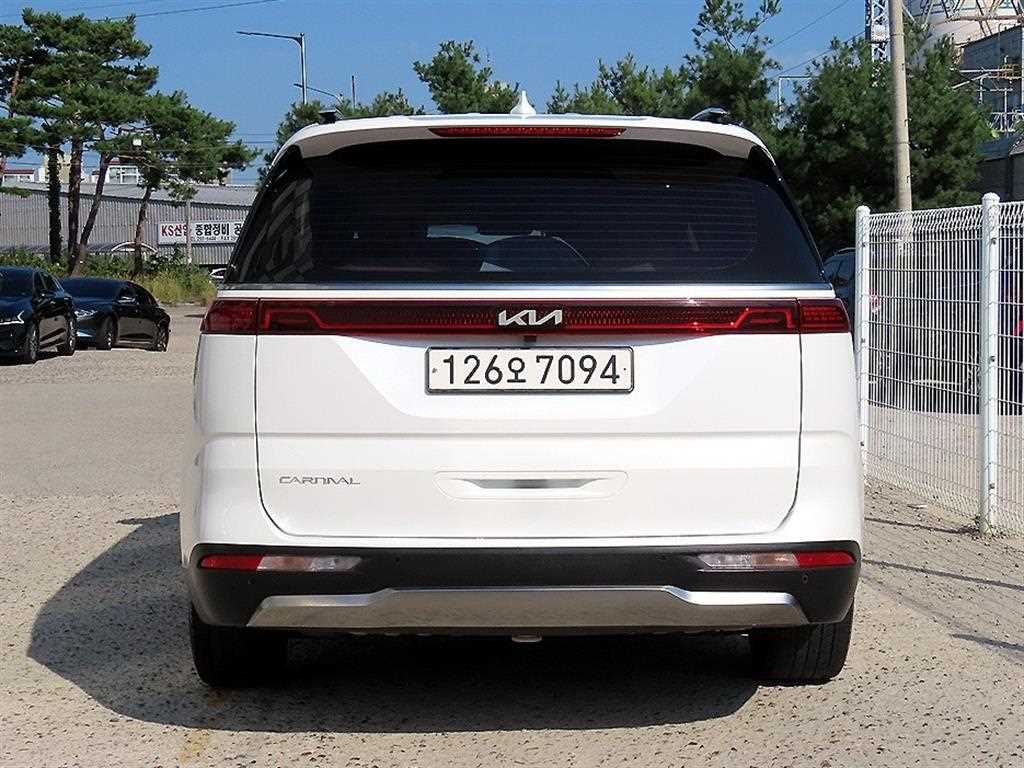 2023 Kia Carnival 4th Blanco - Miniatura 4