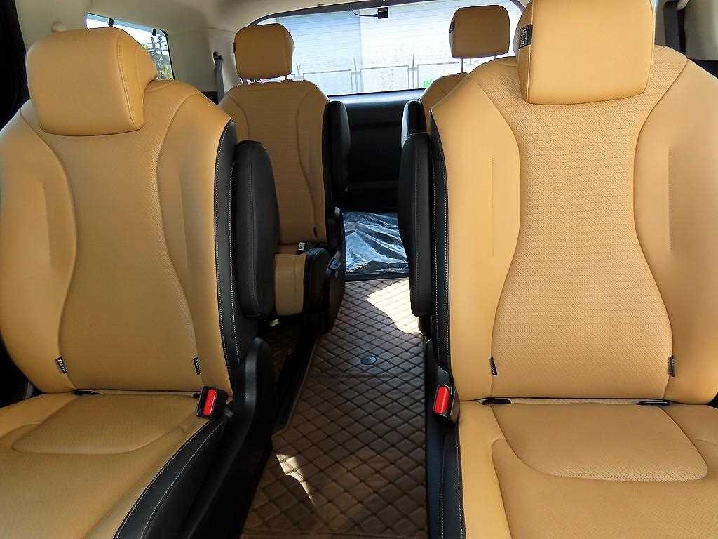 2023 Kia Carnival 4th Blanco - Miniatura 7