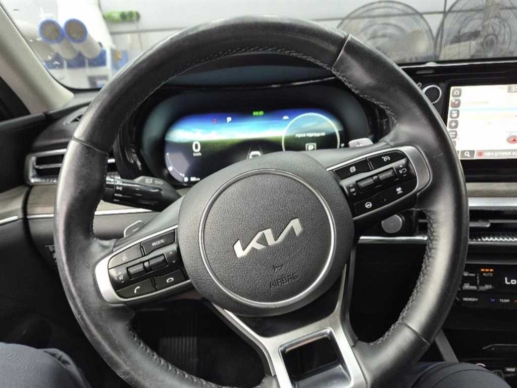 2022 Kia K5 3rd Negro - Miniatura 2