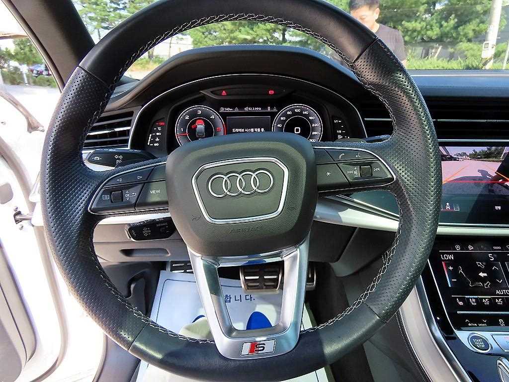 2022 Audi Q7 Ref 420592 Electricity Blanco - Miniatura 8