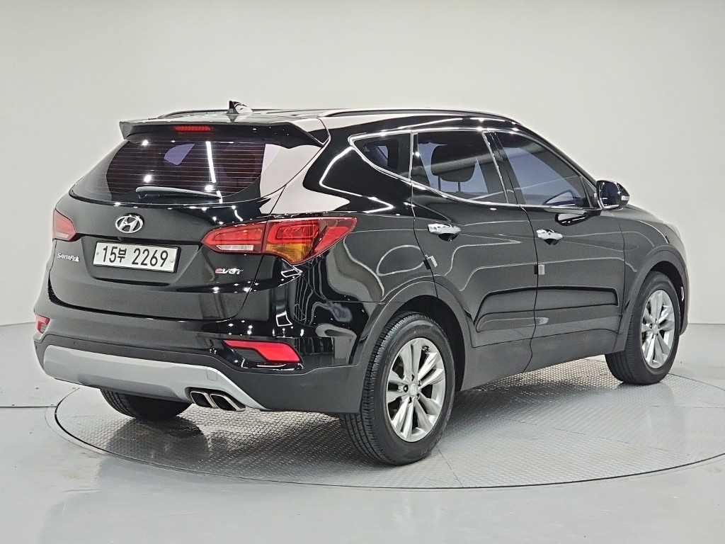 2016 Hyundai Santa Fe The Negro - Miniatura 4