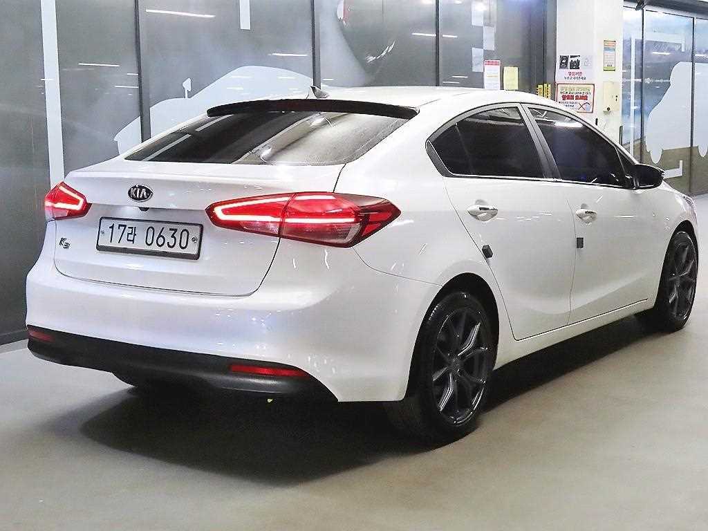2016 Kia K3 1.6 Blanco - Miniatura 4