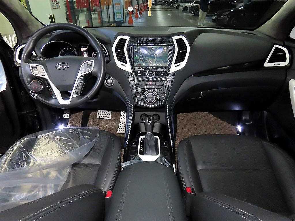 2015 Hyundai Santa Fe DM Negro - Miniatura 10