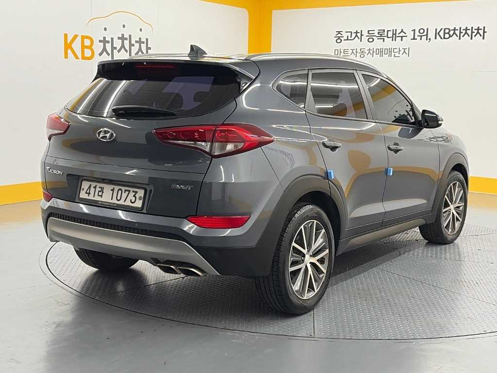 2017 Hyundai Tucson Diesel Gris - Miniatura 4