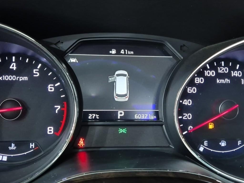 2019 Kia Carnival Gasoline Blanco - Miniatura 6