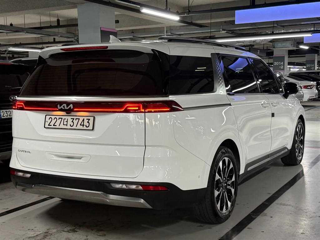 2023 Kia Carnival 4th Blanco - Miniatura 4