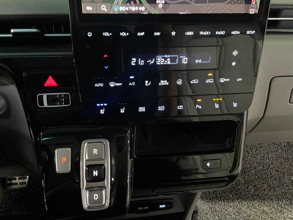 2022 Hyundai Staria 2WD Blanco - Miniatura 9