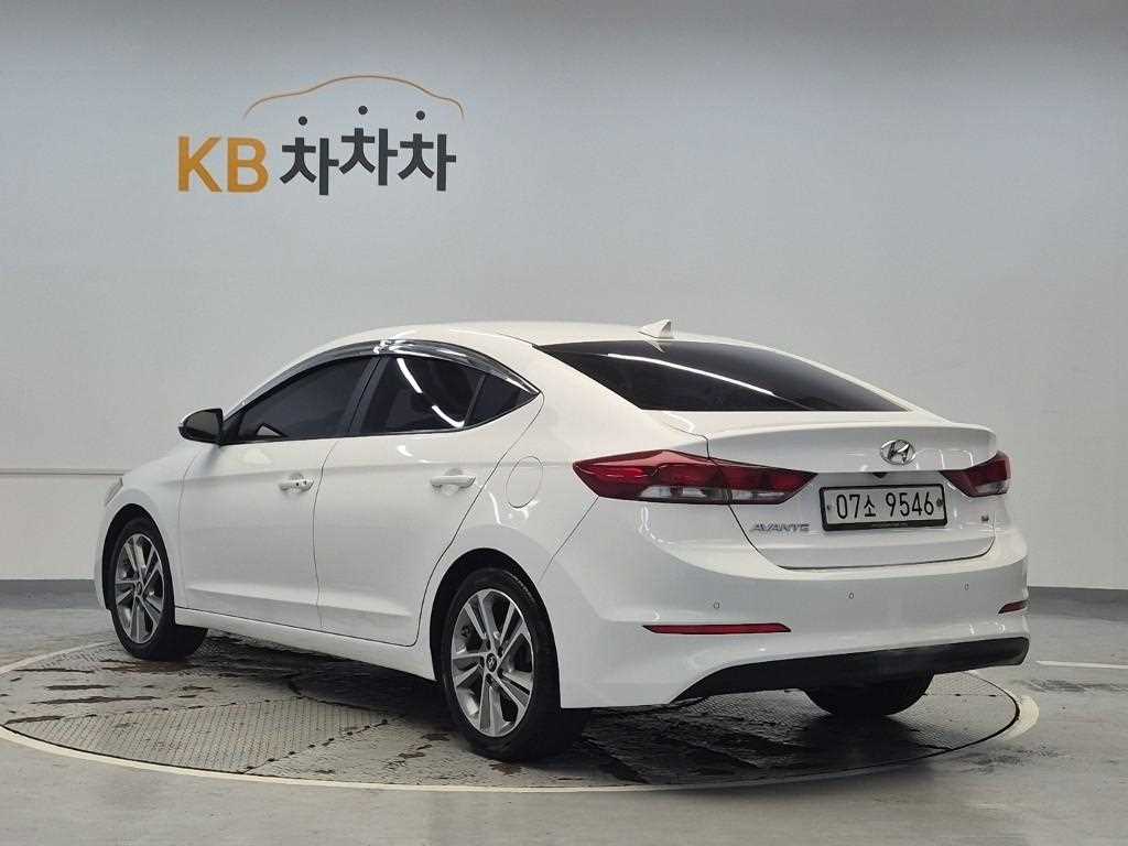 2018 Hyundai Avante AD Blanco - Miniatura 2