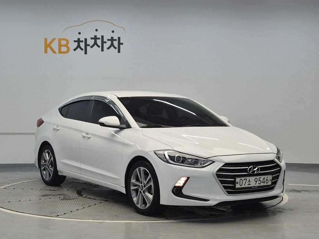 2018 Hyundai Avante AD Blanco - Miniatura 4