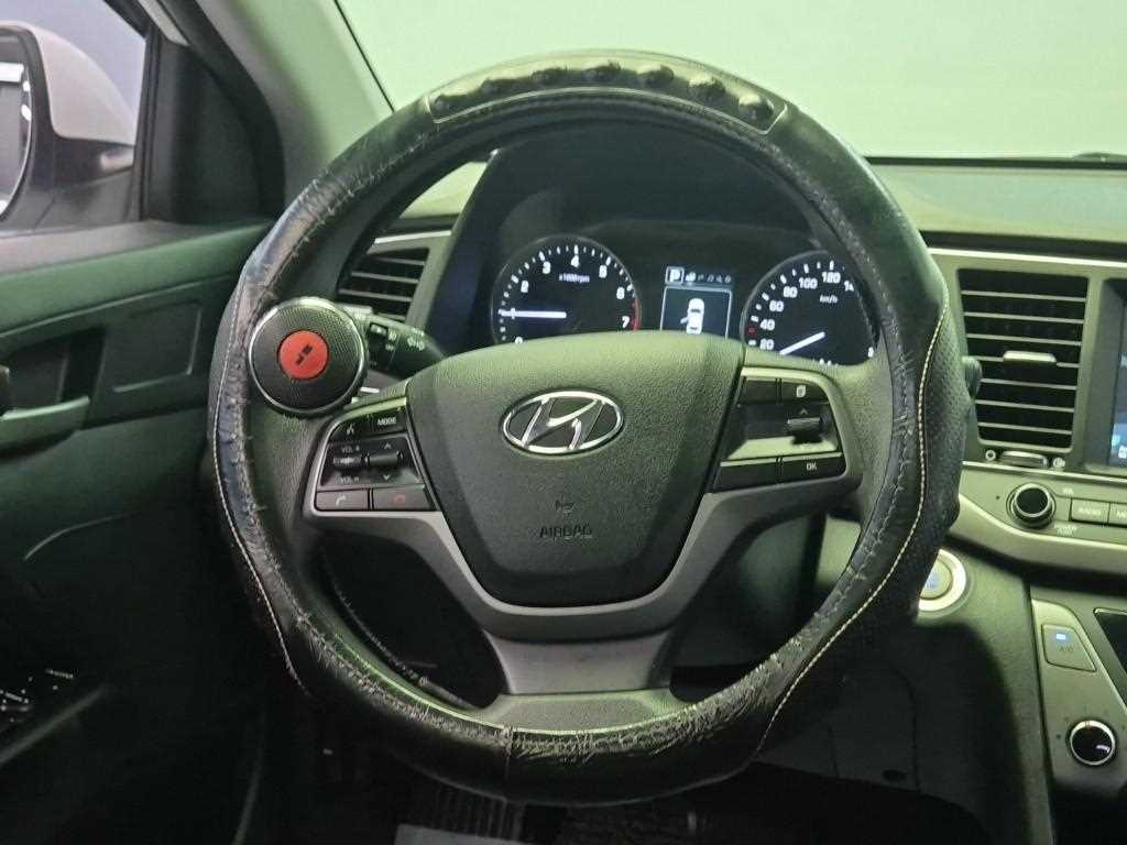 2018 Hyundai Avante AD Blanco - Miniatura 9