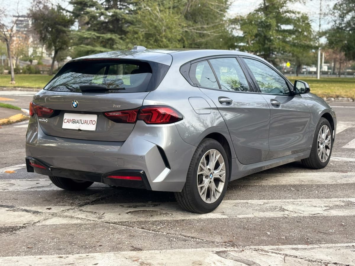 2026 BMW 118 DYNAMIC - Miniatura 4