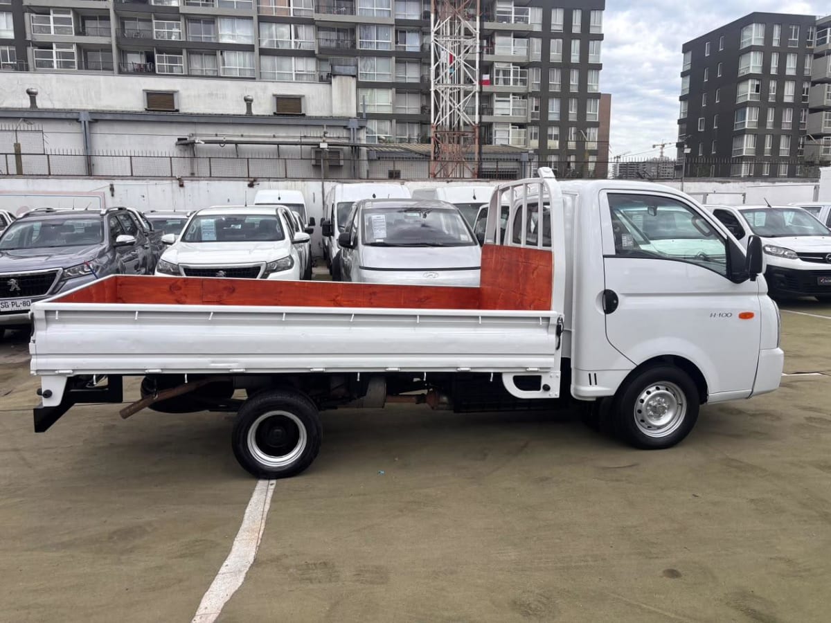 2022 Hyundai PORTER Blanco - Miniatura 4