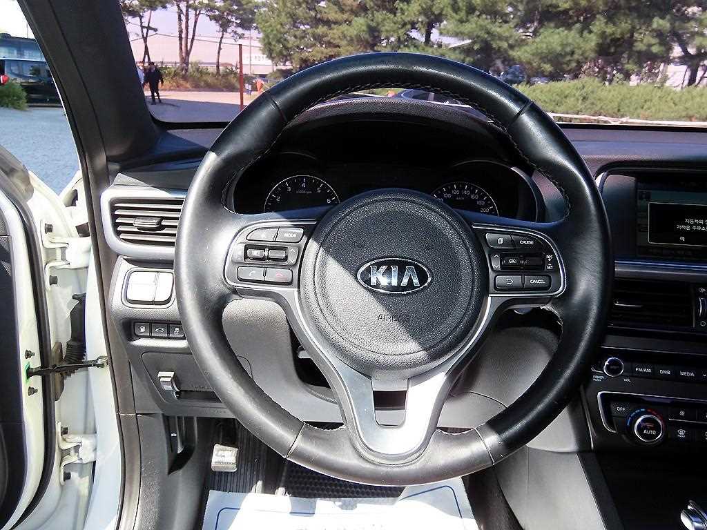 2017 Kia K5 2nd Blanco - Miniatura 7
