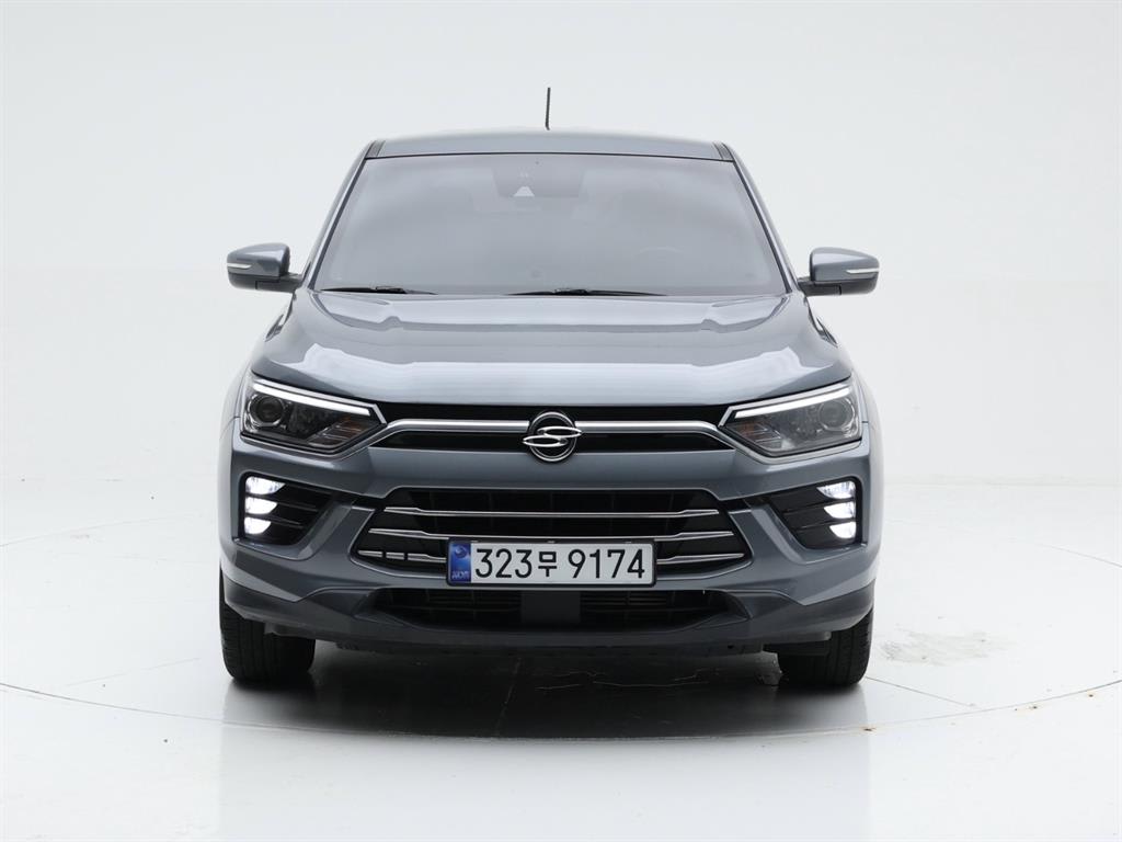 2021 SsangYong Korando 2WD Gris - Miniatura 2