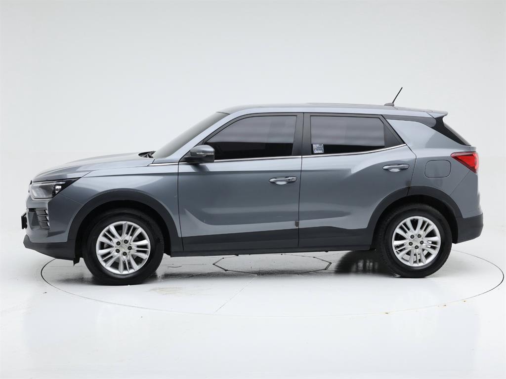 2021 SsangYong Korando 2WD Gris - Miniatura 3