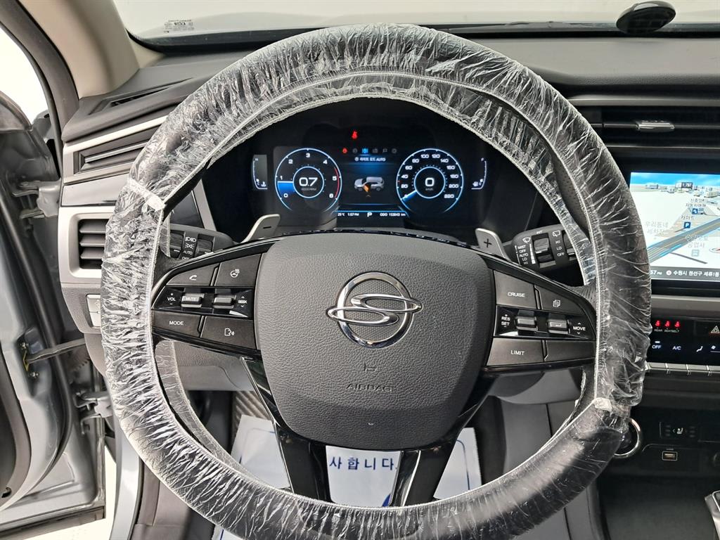 2021 SsangYong Korando 2WD Gris - Miniatura 7