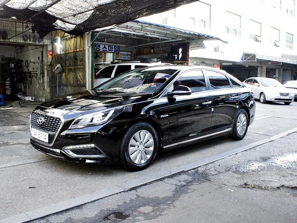2016 Hyundai Sonata Hybrid Negro - Miniatura 2