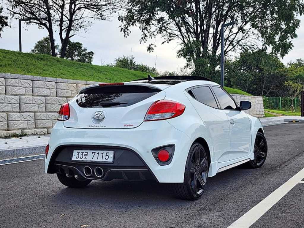 2014 Hyundai Veloster Turbo - Miniatura 2