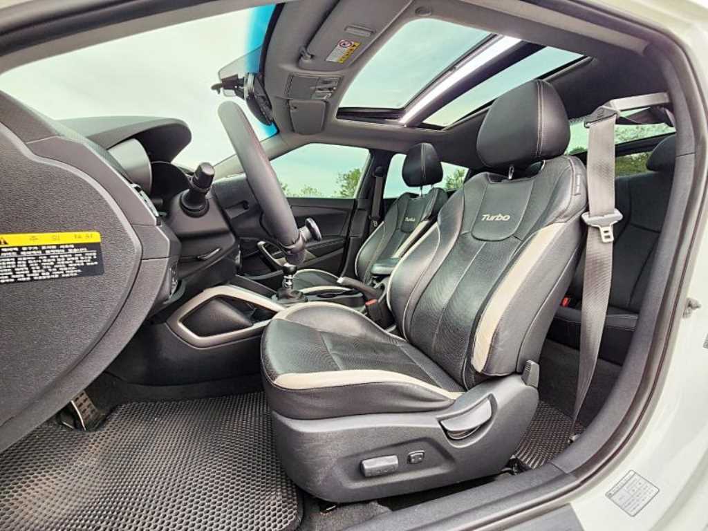 2014 Hyundai Veloster Turbo - Miniatura 6
