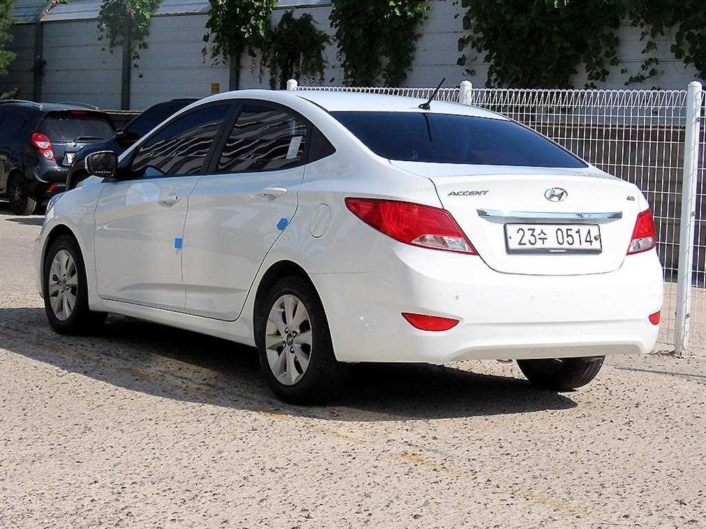 2016 Hyundai Accent New - Miniatura 3