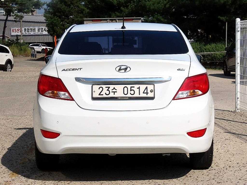 2016 Hyundai Accent New - Miniatura 4