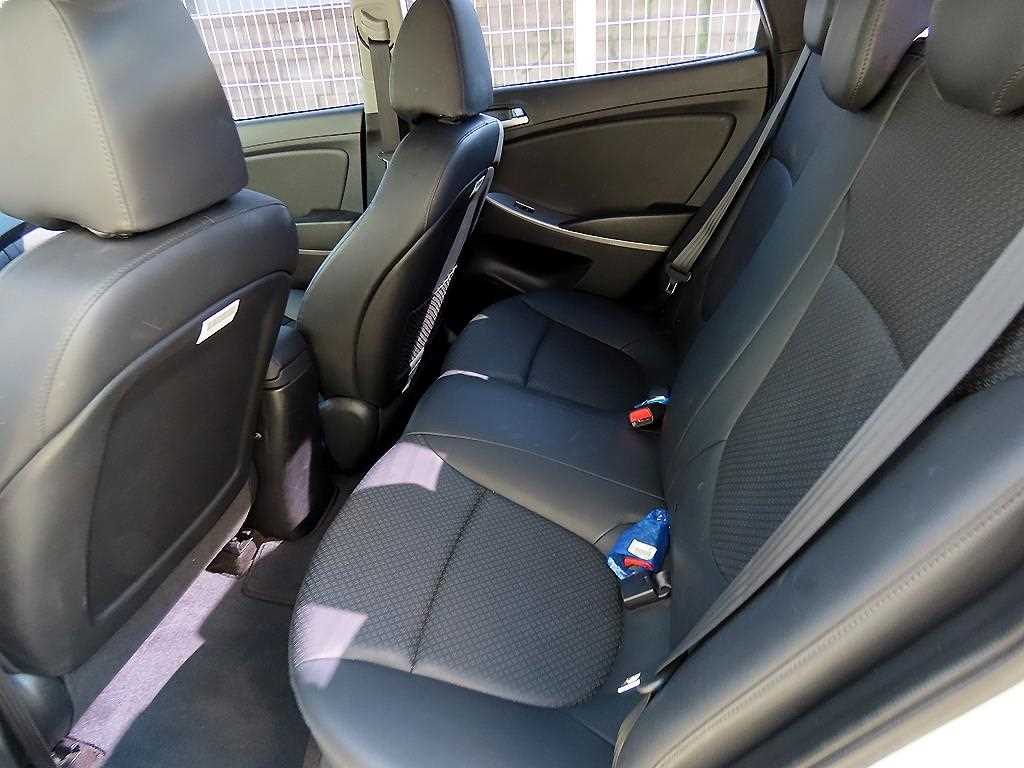 2016 Hyundai Accent New - Miniatura 6