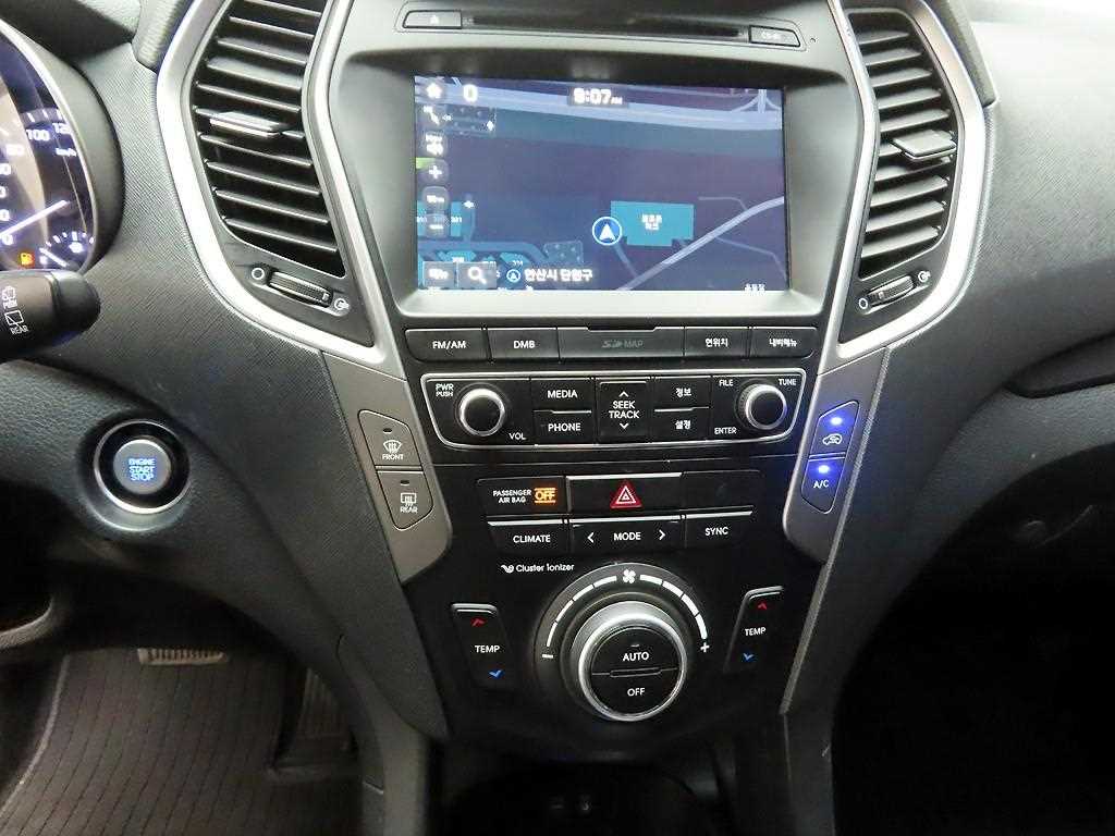 2016 Hyundai Santa Fe The - Miniatura 10
