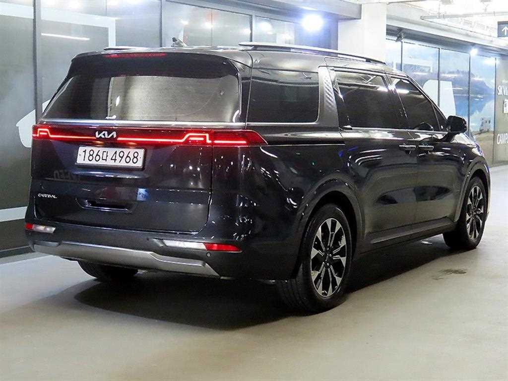 2023 Kia Carnival 4th Gris - Miniatura 4