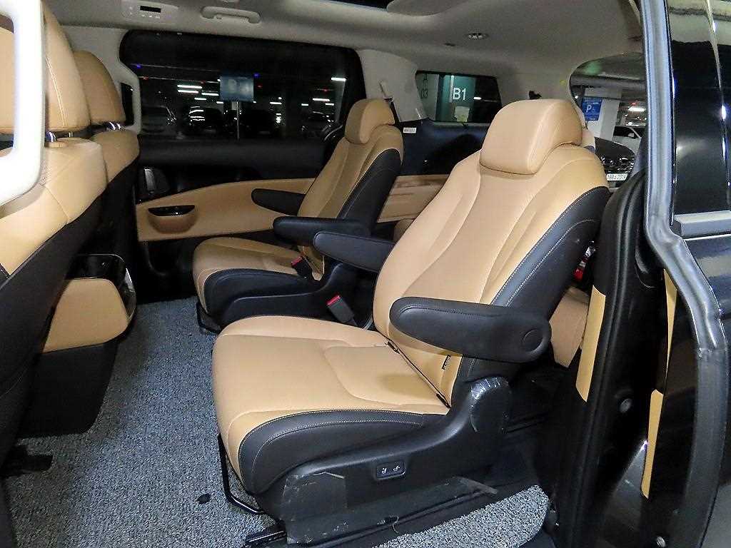 2023 Kia Carnival 4th Gris - Miniatura 7