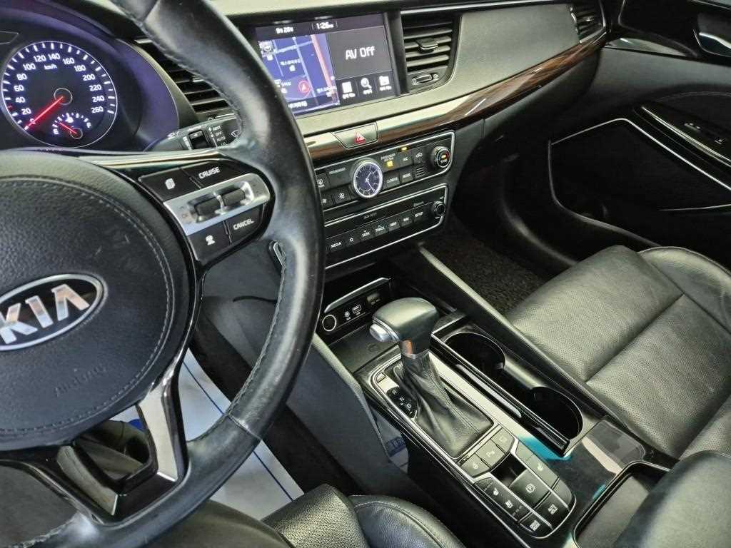 2019 Kia K7 2.4 Blanco - Miniatura 10
