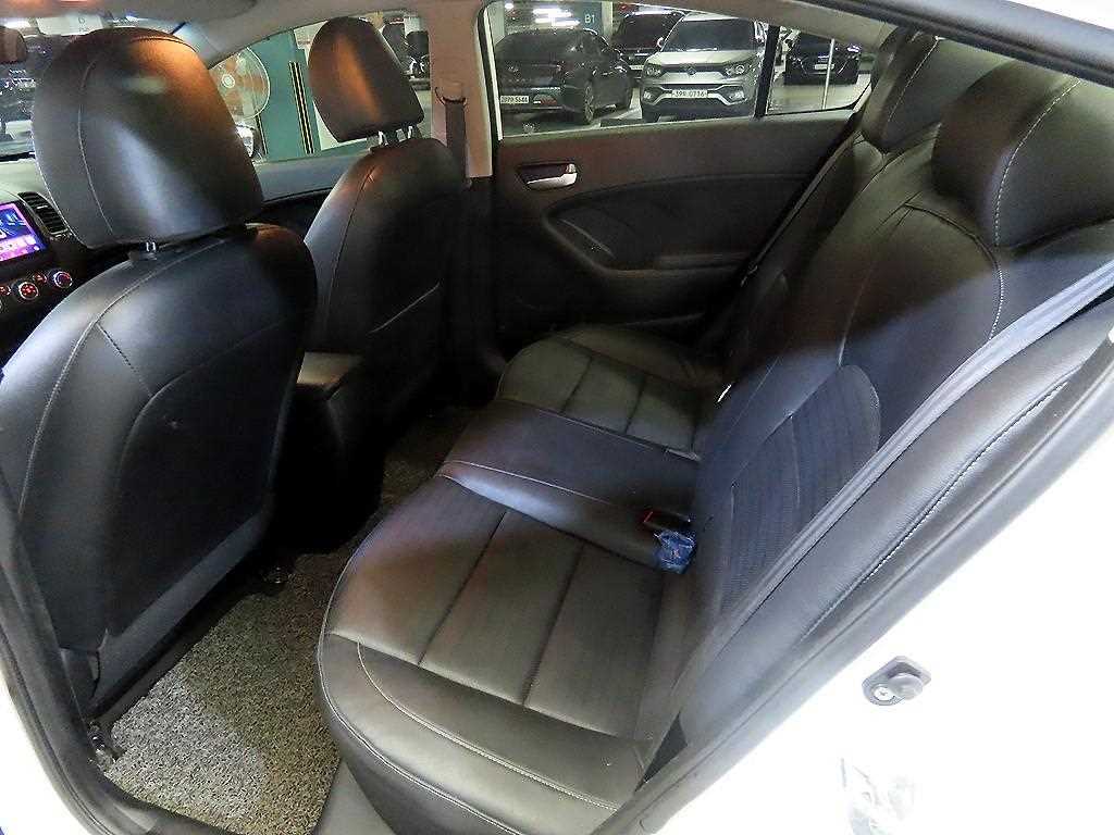 2016 Kia K3 1.6 Blanco - Miniatura 7