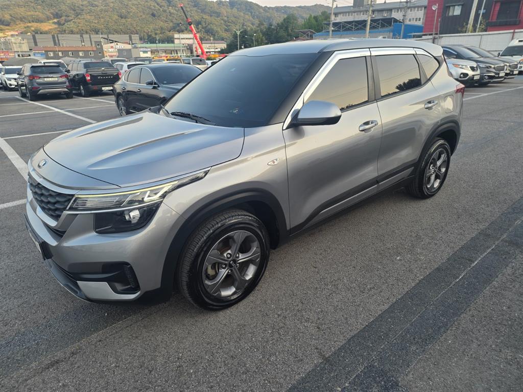 2021 Kia Seltos Diesel Gris - Miniatura 2