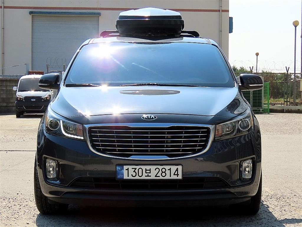 2016 Kia Carnival Diesel Gris - Imagen 1