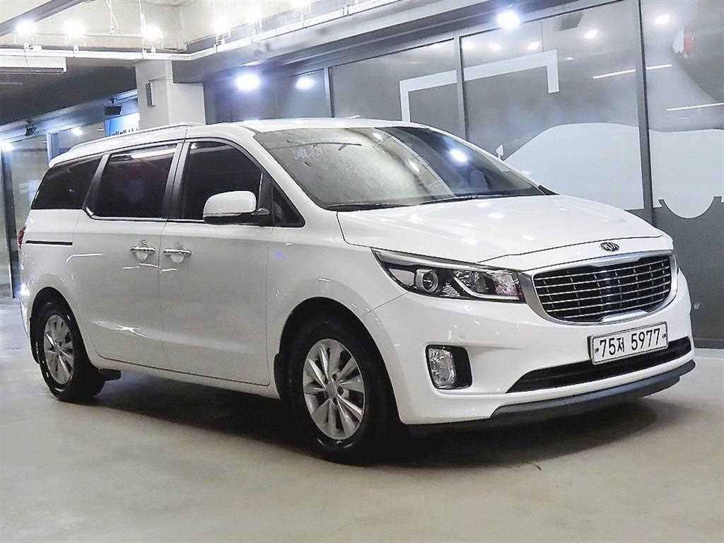 2016 Kia Carnival Diesel Blanco - Imagen 1
