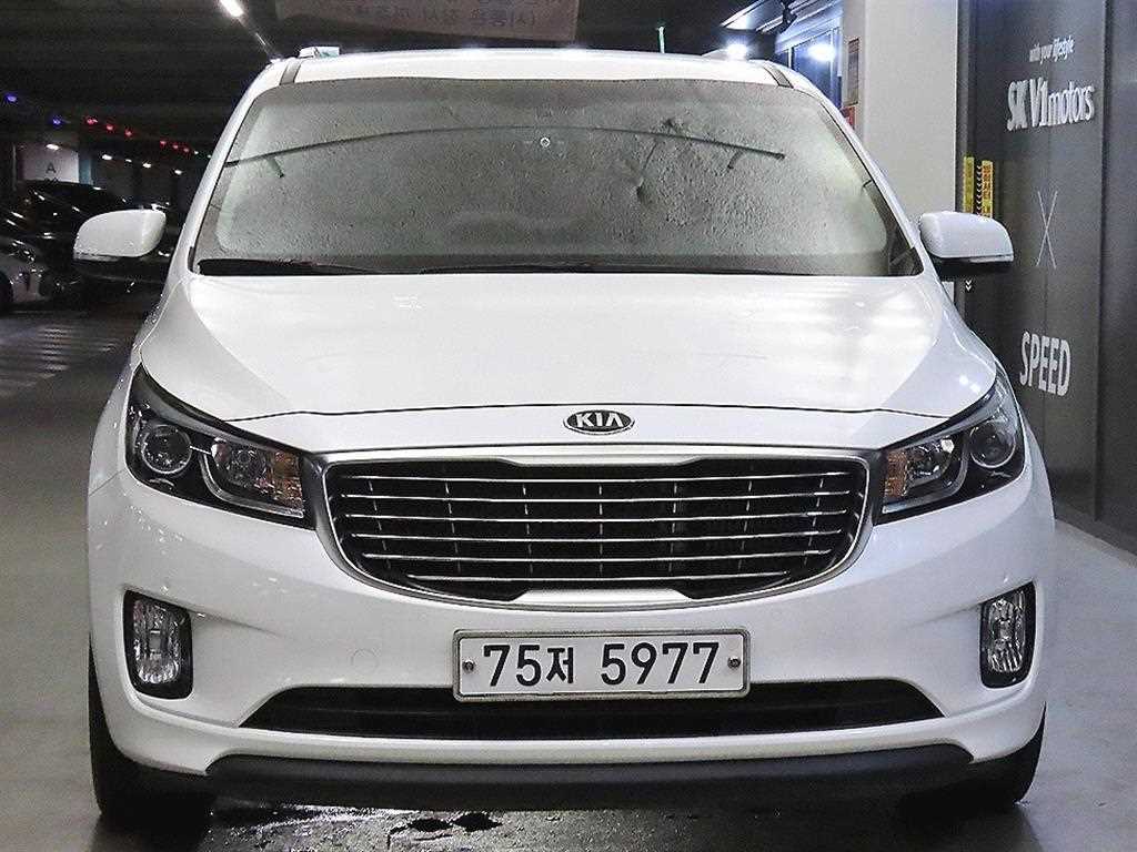 2016 Kia Carnival Diesel Blanco - Miniatura 2