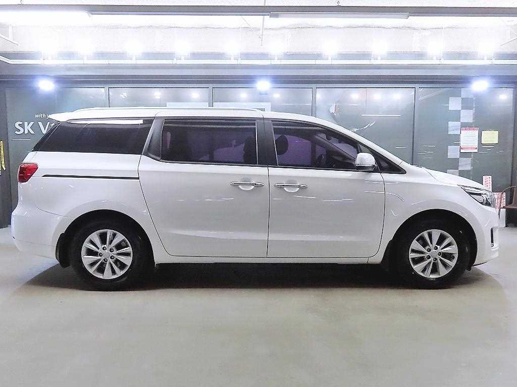 2016 Kia Carnival Diesel Blanco - Miniatura 3