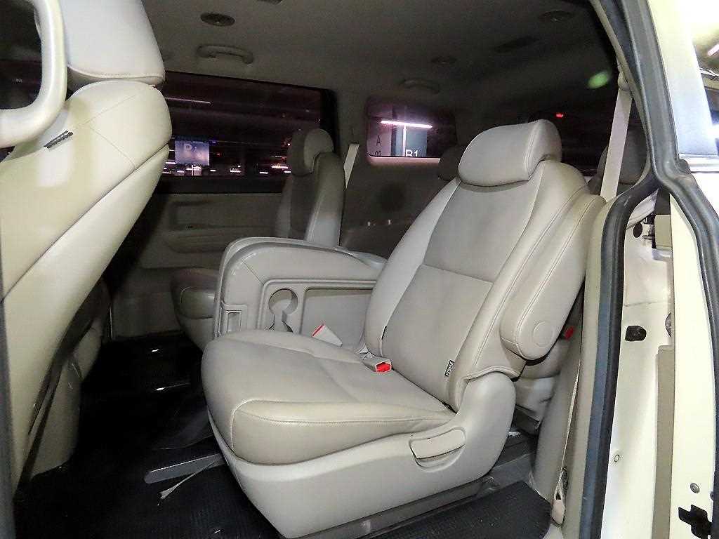 2016 Kia Carnival Diesel Blanco - Miniatura 7