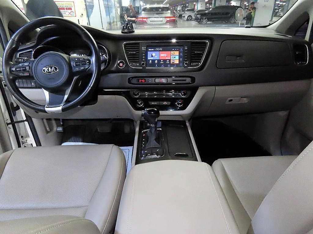 2016 Kia Carnival Diesel Blanco - Miniatura 10
