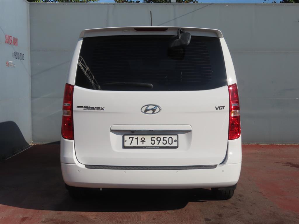 2017 Hyundai Starex 12-seater - Miniatura 4