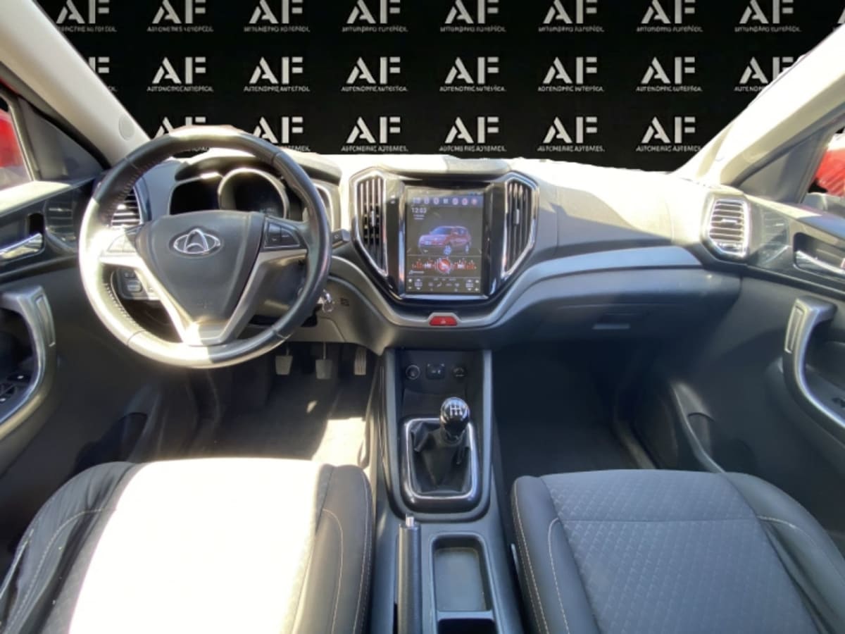 2019 Changan CX70 1.6 Rojo - Miniatura 8