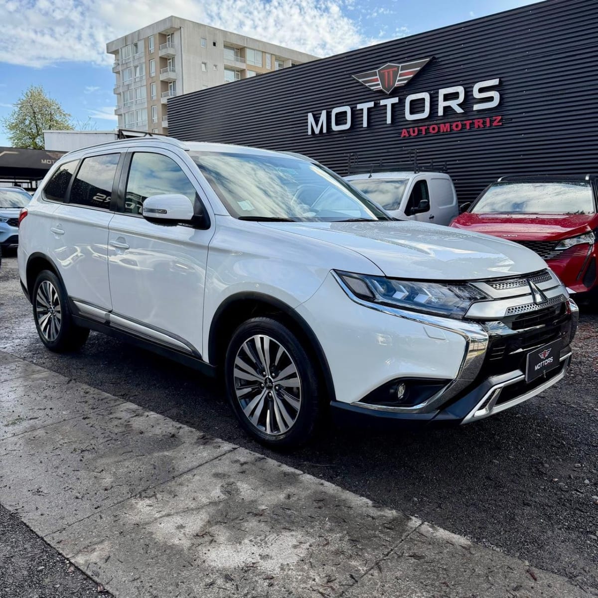 2022 Mitsubishi Outlander GLX Blanco - Miniatura 2