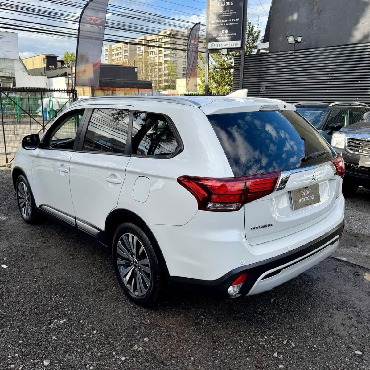 2022 Mitsubishi Outlander GLX Blanco - Miniatura 4
