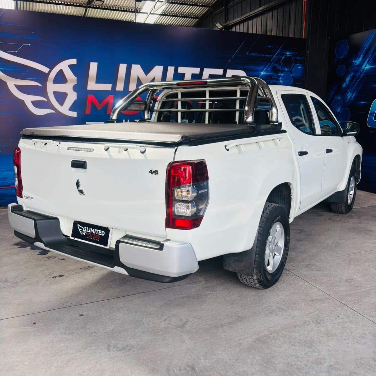 2023 Mitsubishi L200 KATANA CRM 4X4 2.4 KATANA - Miniatura 8