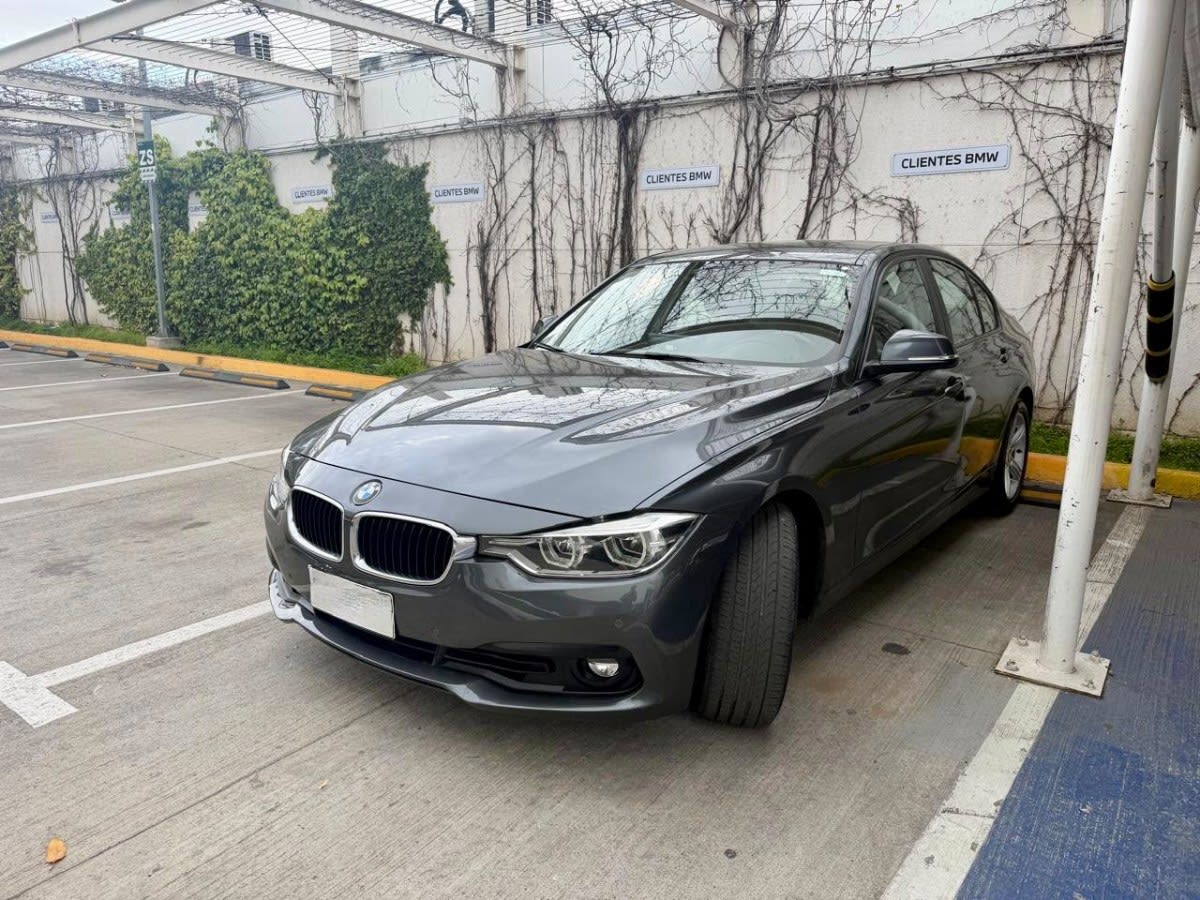 2017 BMW 320 2.0 Gris - Imagen 1