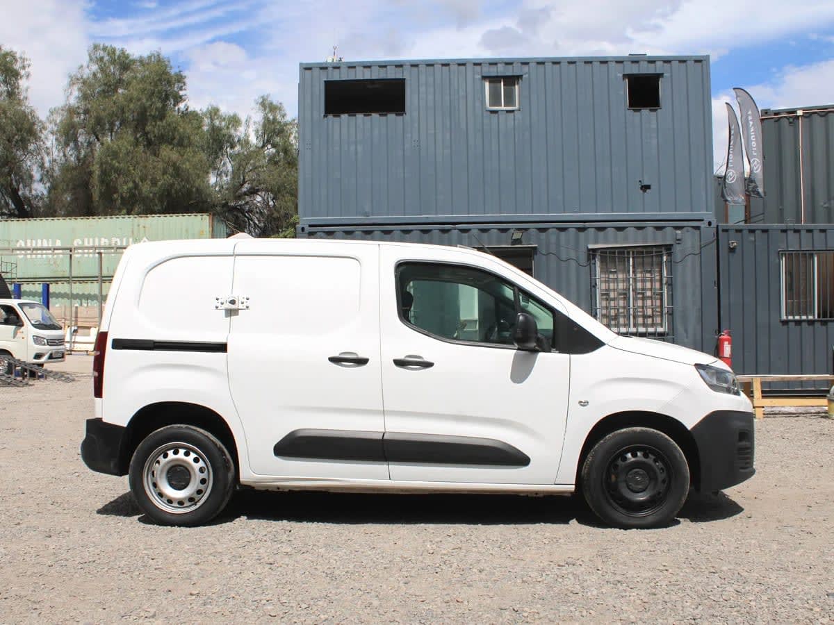 2023 Citroën Berlingo 1.5 Blanco - Miniatura 3