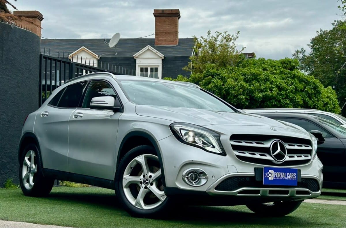 2018 Mercedes-Benz GLA 200 Plata - Miniatura 6