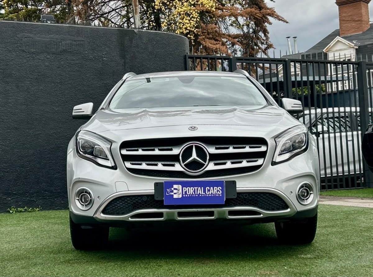 2018 Mercedes-Benz GLA 200 Plata - Miniatura 8