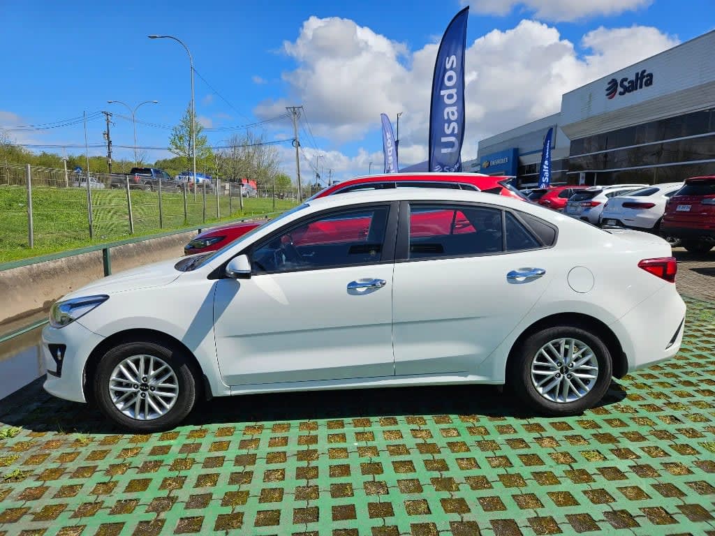 2024 KIA Rio 4 1.4 Blanco - Miniatura 8