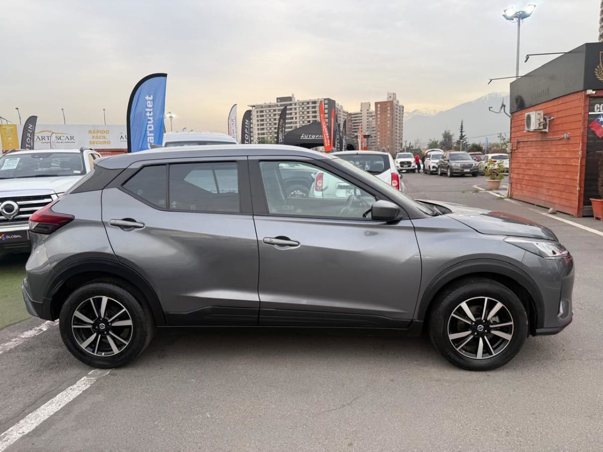 2022 Nissan Kicks 1.6 Gris - Miniatura 6